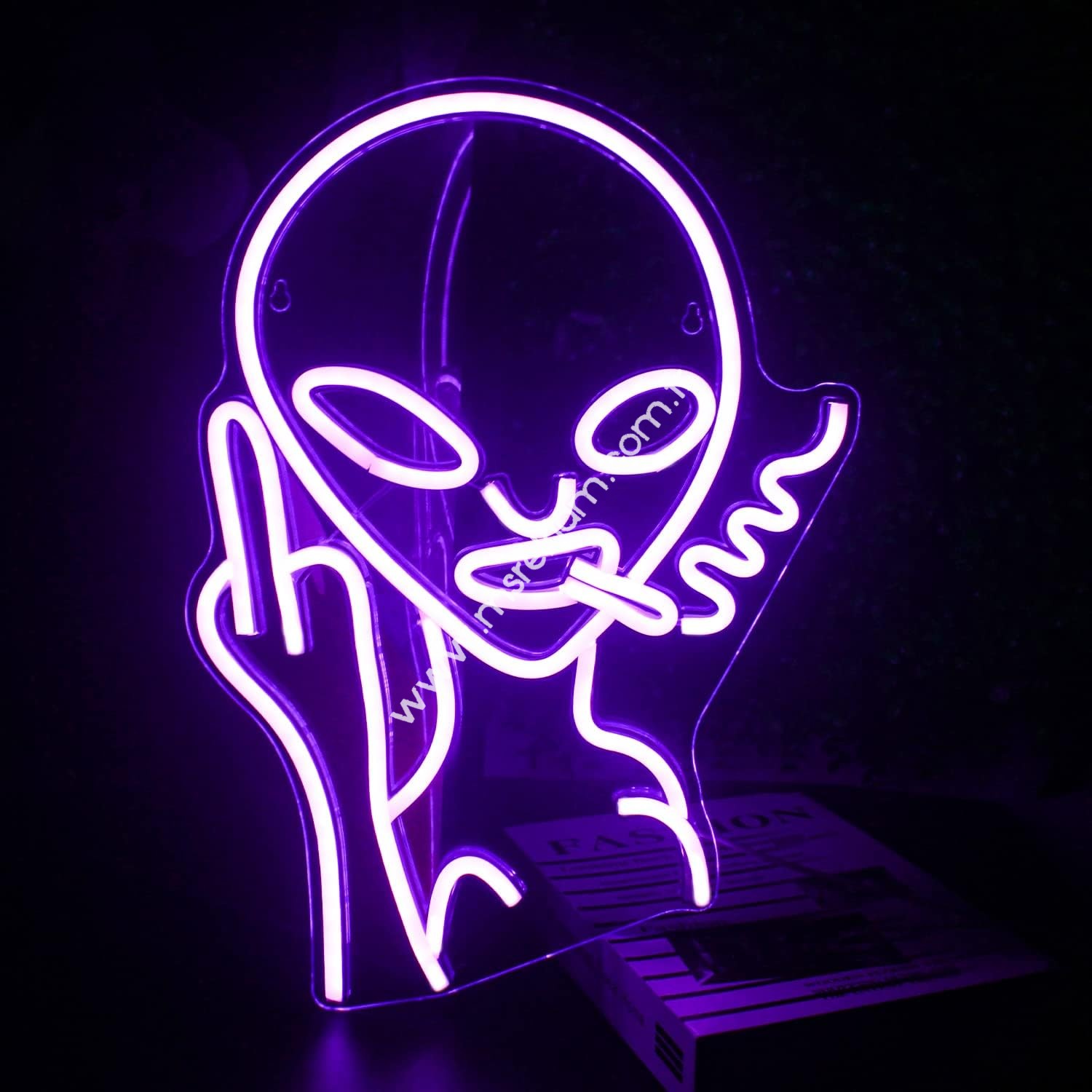 Mor Uzaylı (Purple Alien) Neon Led Tabela